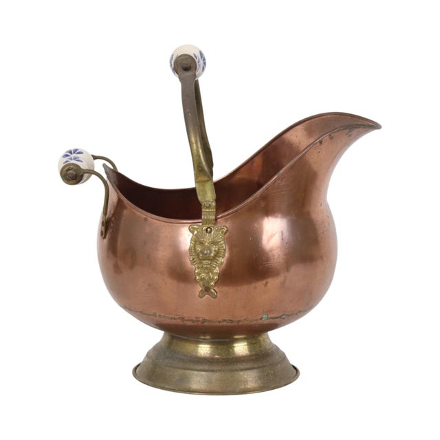 Antique Copper Helmet-Shaped Coal Scuttle with Lion Heads and Delft Ceramic Details For Sale - Image 6 of 15