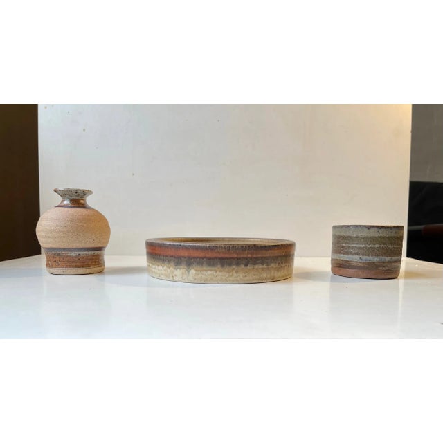 Matching lot of 3 striped Scandinavian stoneware pieces. Two vases and a dish/bowl. Diffrent Scandinavian female...