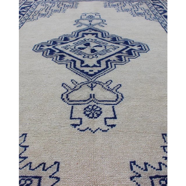 1930s Vintage Turkish Oushak Rug Featuring Deep Indigo and Ivory Geometric Medallion For Sale - Image 5 of 12