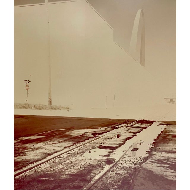 American Joel Meyerowitz, St. Louis and the Arch Vintage Photograph Joel Meyerowitz Architectural Photo, 1981-1982 For Sale - Image 3 of 6