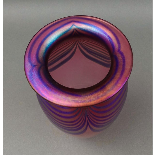 Robert Eickholt 1993 Signed Iridescent Pulled Feather Pink Art Glass Vase For Sale In Miami - Image 6 of 9