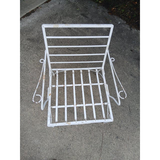 Traditional Vintage Wrought Iron Side Lounge Patio Chair For Sale - Image 3 of 7