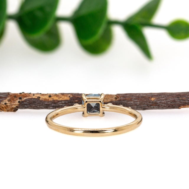 Brazilian Aquamarine Ring W Natural Diamond Accents in Solid 14k Gold | Rd 4mm, Size 6.75 For Sale In Columbus - Image 6 of 7