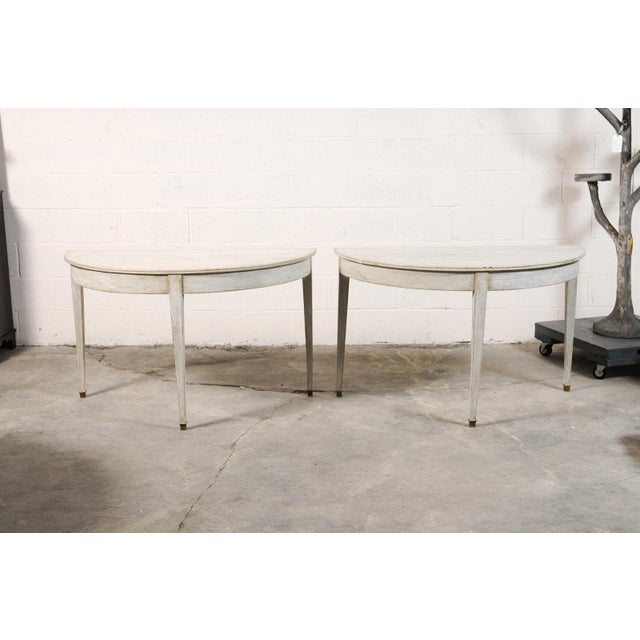 19th Century Pair of White Painted Demi-Lunes With Brass Feet, From France For Sale - Image 4 of 14
