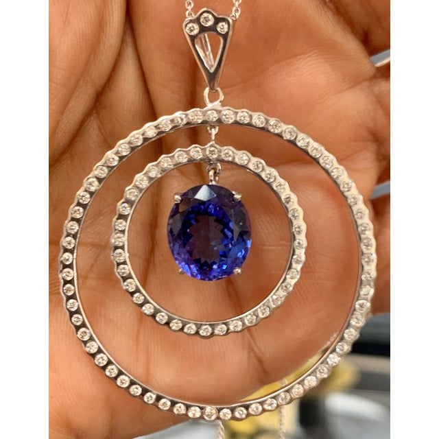 6.7 Carat Tanzanite & 2.5 Ct Diamond Two Circles Pendant/ Necklace 18 Karat Gold For Sale - Image 10 of 18
