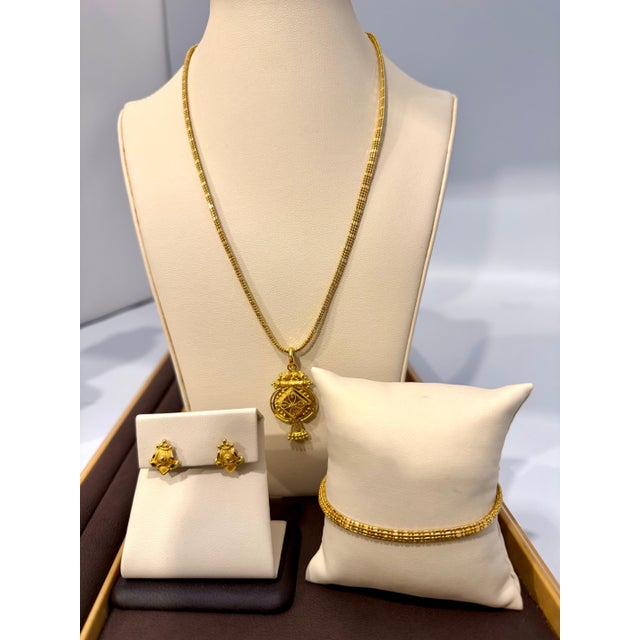 Gold 30.8 Gm 22 Karat Yellow Gold Earring , Bracelet & Chain + Pendant Bridal Suite For Sale - Image 8 of 8