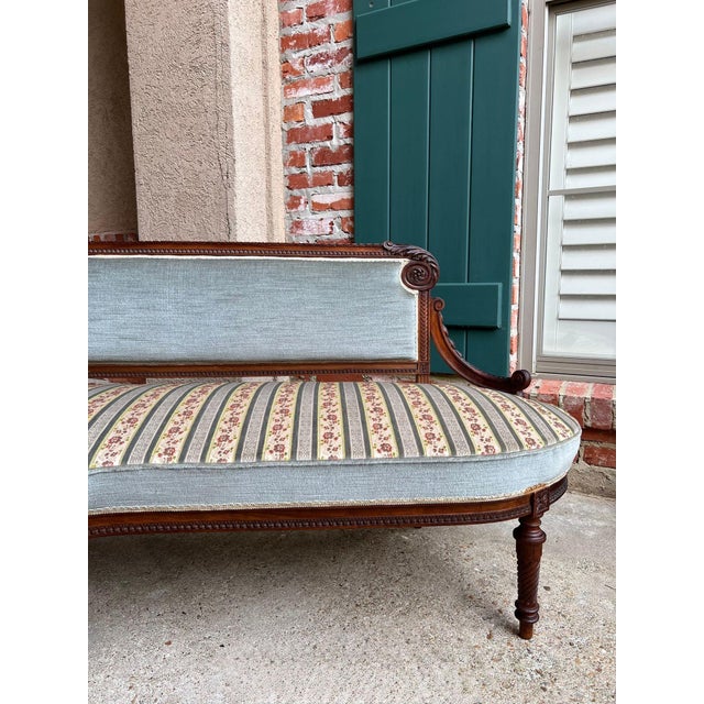 Antique English Chaise Lounge Bench Victorian Hall Seat Carved Walnut C1880 For Sale - Image 13 of 18