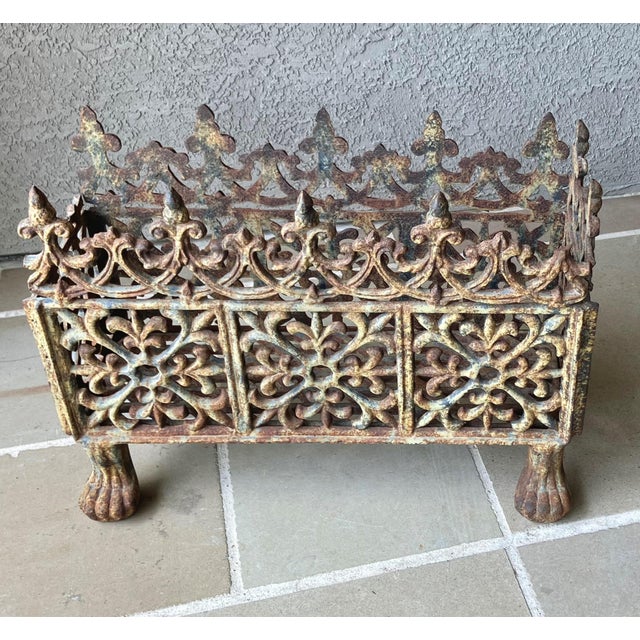 Late 19th-Century Victorian Gothic-Style Cast Iron Fleur-De-Lis Tracery Panel Jardinière on Lion Paw Feet For Sale - Image 4 of 18