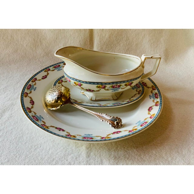 1920s English Bone China Gravy Boat and Round Chop Plate - 3pcs For Sale - Image 9 of 17