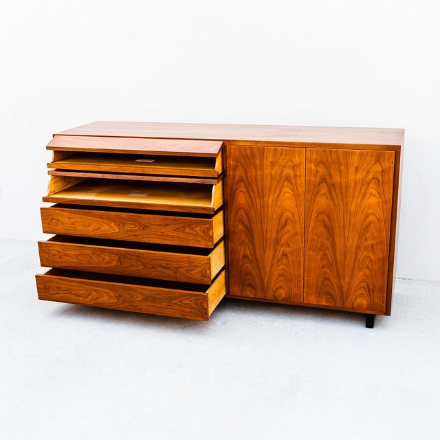 1950s Restored 1950s T. H. Robsjohn-Gibbings for Widdicomb Walnut Credenza For Sale - Image 5 of 15