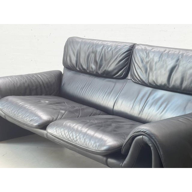 The ds-2011/02 by de sede is a timeless swiss design classic that has stood for elegant restraint, exceptional comfort,...