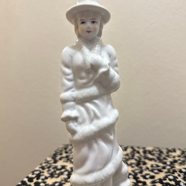 Capture the elegance and spirit of the Roaring Twenties with this beautifully crafted porcelain flapper figurine....