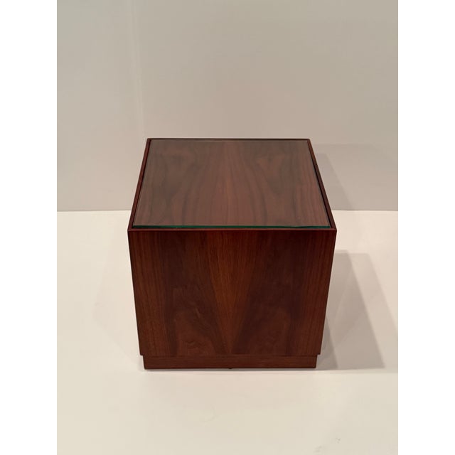 1970s Mid Century Modern Pair of Walnut Cube End Tables For Sale - Image 5 of 12