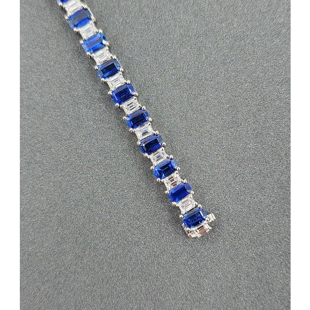 Early 21st Century 13.73 Ct Natural Emerald-Cut Sapphire & Diamond Tennis Bracelet For Sale - Image 5 of 8