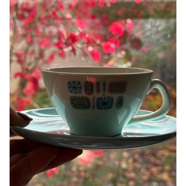 Vintage Mid-Century Modern Teacups and Saucers – “Temporama” Pattern (Unmarked) – Blue & Brown Atomic Design - 26pcs For Sale - Image 4 of 12