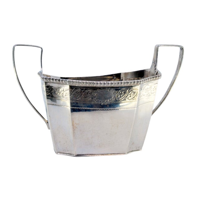 Silver Silver Candy Box with Engraved Floral Motifs and Pearly Edges For Sale - Image 8 of 8
