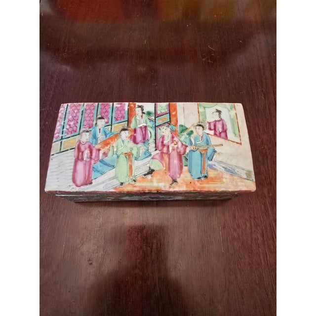 Chinese Mid 19th Century Antique Chinese Porcelain Jewelry Jewel Box Medallion For Sale - Image 3 of 12