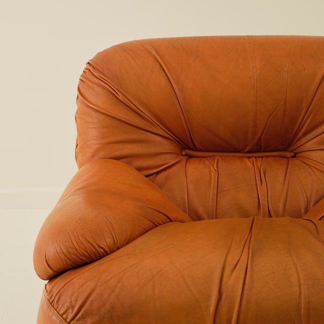 1970s Claudio Vagnoni “Malù” Italian Post Modern Leather Armchairs, a Pair, 1970s For Sale - Image 5 of 8