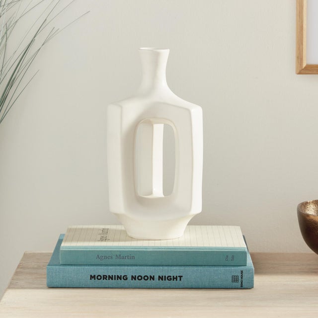 Sonya Vase Medium For Sale In Chicago - Image 6 of 7