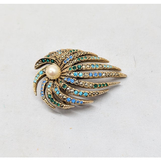 1980s Vintage 1980s Signed Les Bernard Goldtone Faux-Pearl & Rhinestone Brooch For Sale - Image 5 of 6