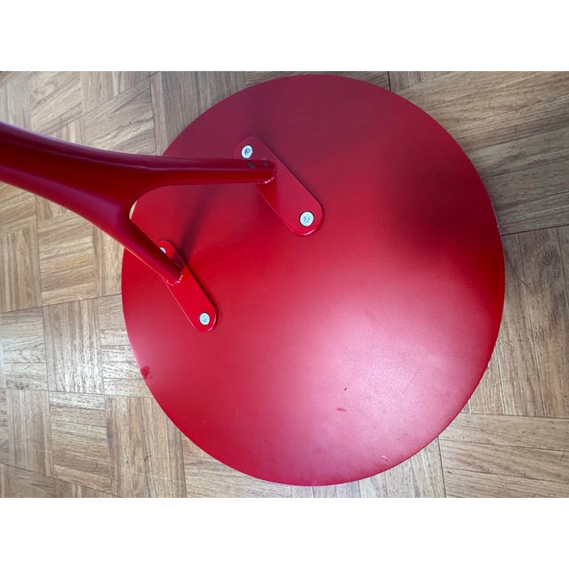 Red Powder-Coated Steel Round Side Table, Jasper Morrison Atlas Style, Sculptural Y-Fork Pedestal Base For Sale - Image 9 of 10