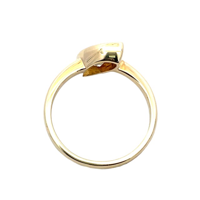 Modern 18k Yellow Gold 0.78 Carat Total Weight Marquise Diamond Bezel Set Ring, Size 6.5 For Sale - Image 3 of 6