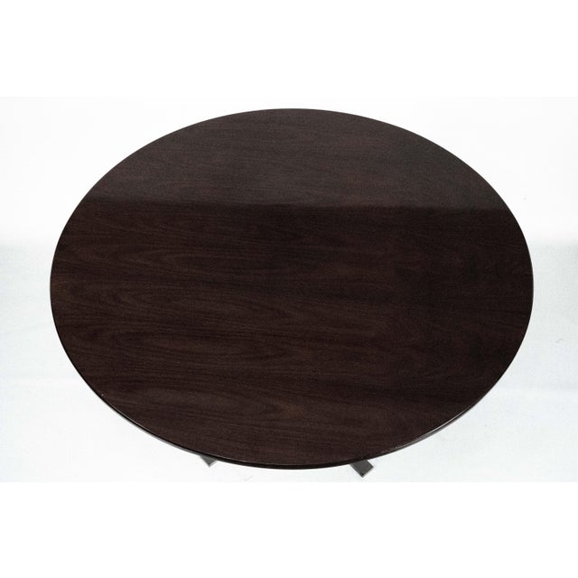 Elegant round dining table designed by Gianni Moscatelli for Formanova in Italy during the 1970s. The table features a...