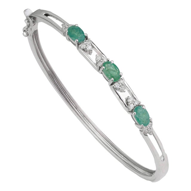 Art Deco Style 1.67 Ct Oval Natural Emerald & Diamond Hinged Bangle Bracelet - New Year Gift For Sale