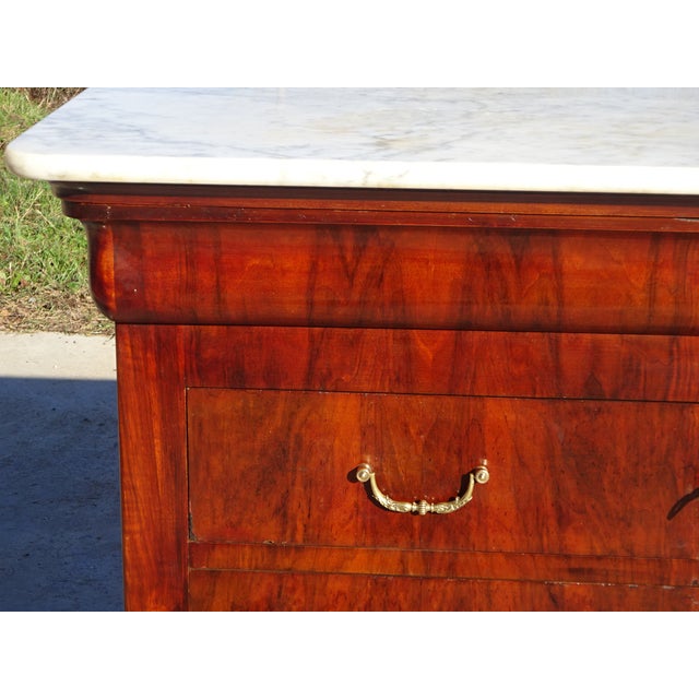 Antique Restoration Chest of Drawers in Mahogany Veneer with White Marble Top For Sale - Image 4 of 18