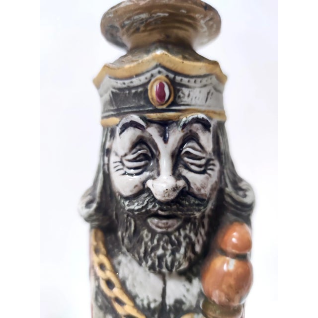 Mid-Century Modern Vintage Ceramic Liquor Bottles Representing a King and a Queen, Italy, 1960s, Set of 2 For Sale - Image 3 of 9