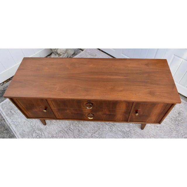 Vintage Lane MCM Walnut Cedar Chest on Legs For Sale In Philadelphia - Image 6 of 15