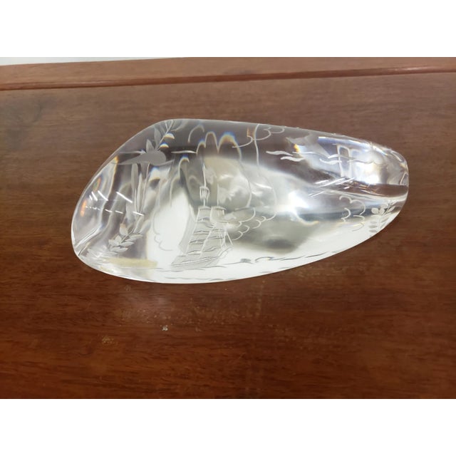 1980s Vintage New England Crystal Co German Intaglio Etched Art Glass Sailing Ship Paperweight For Sale - Image 5 of 8