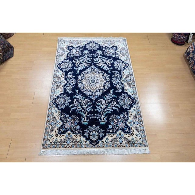 Middle Eastern Rug in Silk and Wool For Sale - Image 3 of 18