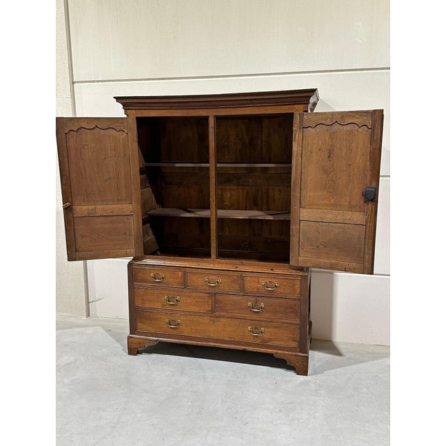 Welsh Cupboard in Oak, 18th Century For Sale - Image 6 of 13