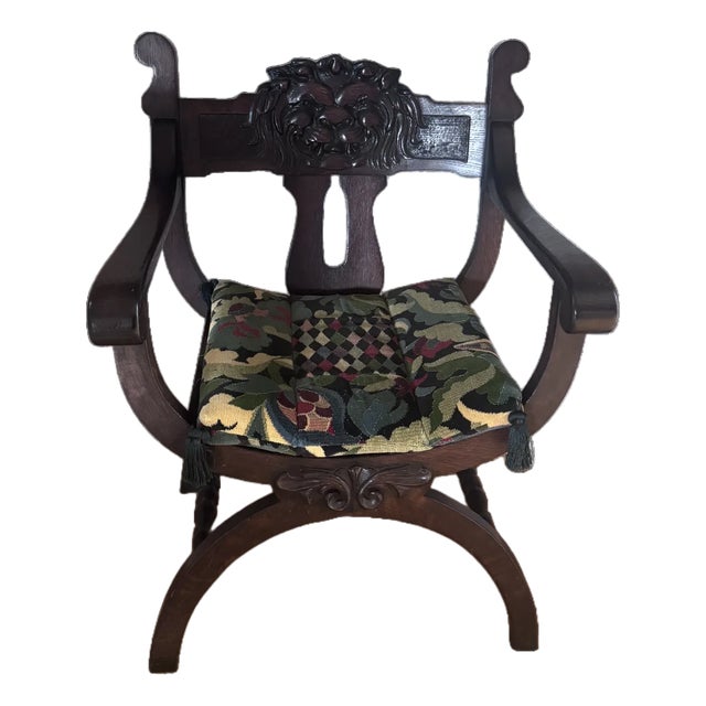 1920s Renaissance Revival Savonarola-Style Carved Wooden Chair With a Lion Motif For Sale