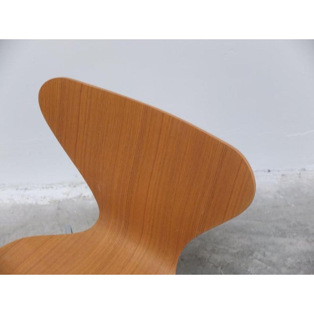 Series 7 Chairs in Oak by Arne Jacobsen for Fritz Hansen, 1955, Set of 2 For Sale - Image 10 of 12