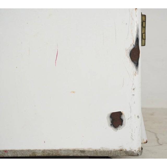 1920s Challenge Refrigerator Co. Iceberg Icebox Refrigerator For Sale - Image 10 of 14