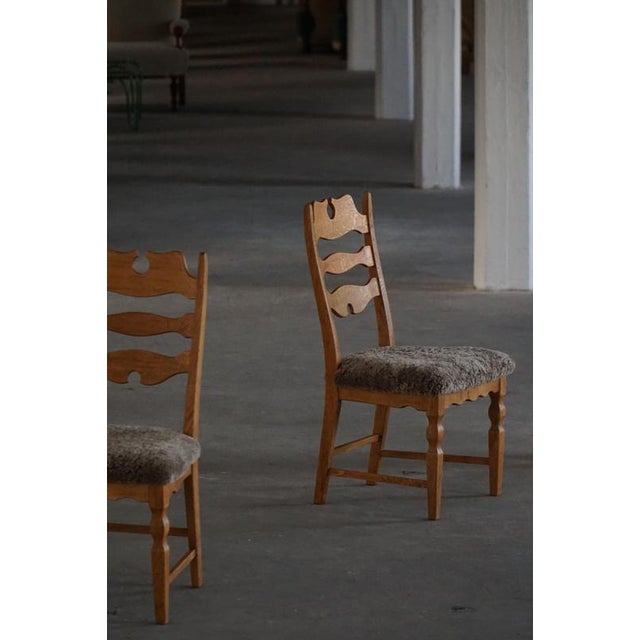 A sculptural and highly recognizable set of eight high-back “razorblade” dining chairs crafted in solid oak. Designed by...
