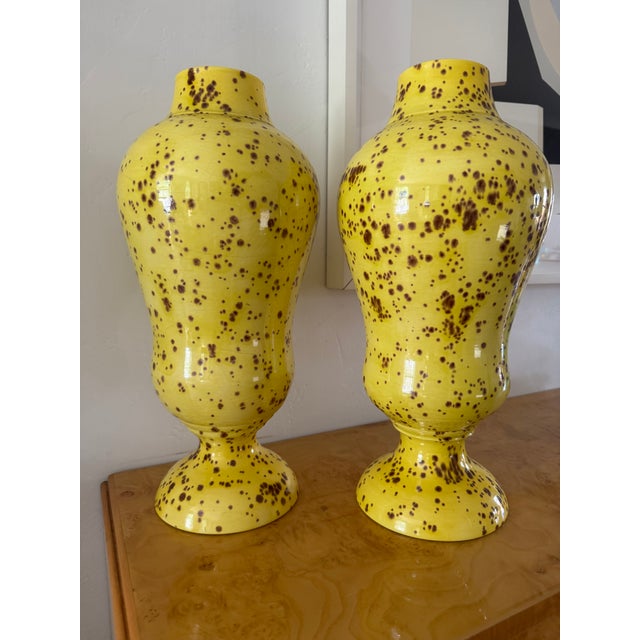 1970s Pair of Yellow Mid-Century Urns For Sale - Image 5 of 6