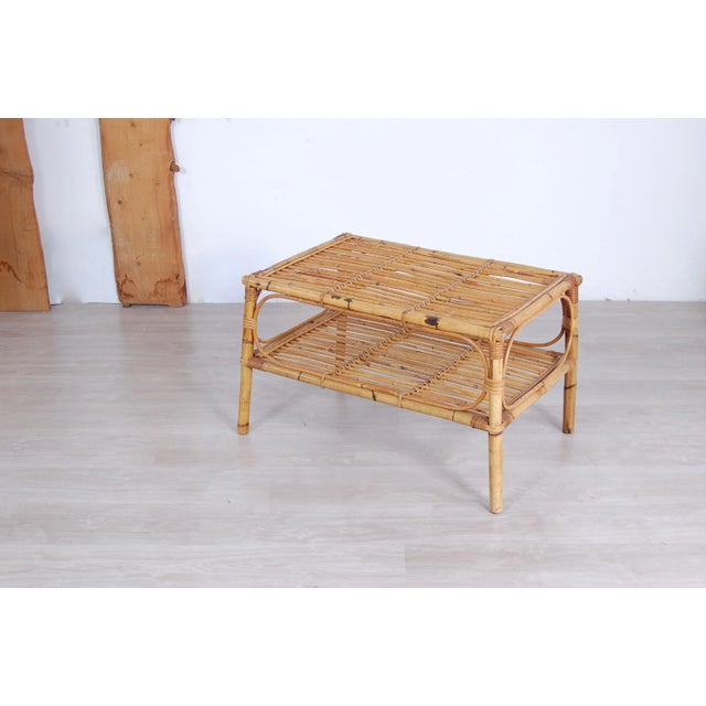 Coffee table in bamboo with a very interesting design. Two tops and curved inserts that give an extra touch to the design...