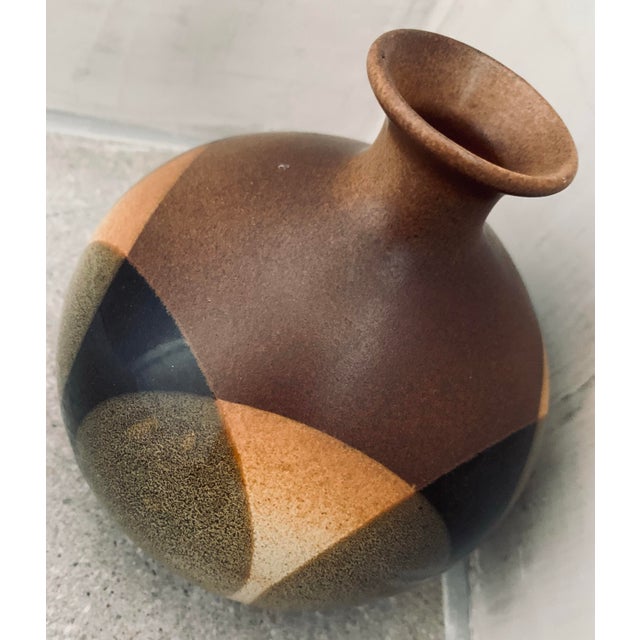 Mid-Century Modern Vintage Robert Maxwell Mid-Century Modern Art Pottery Vase, Vessel for Pottery Craft With Earth-Tone Overlapping Contrasting Circles in a Salt Glaze For Sale - Image 3 of 12