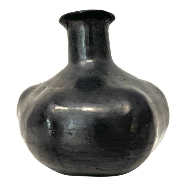 Doña Rosa Oaxaca Barro Negro Gourd-Shaped Vase - 5.38" H X 5" Diam. For Sale