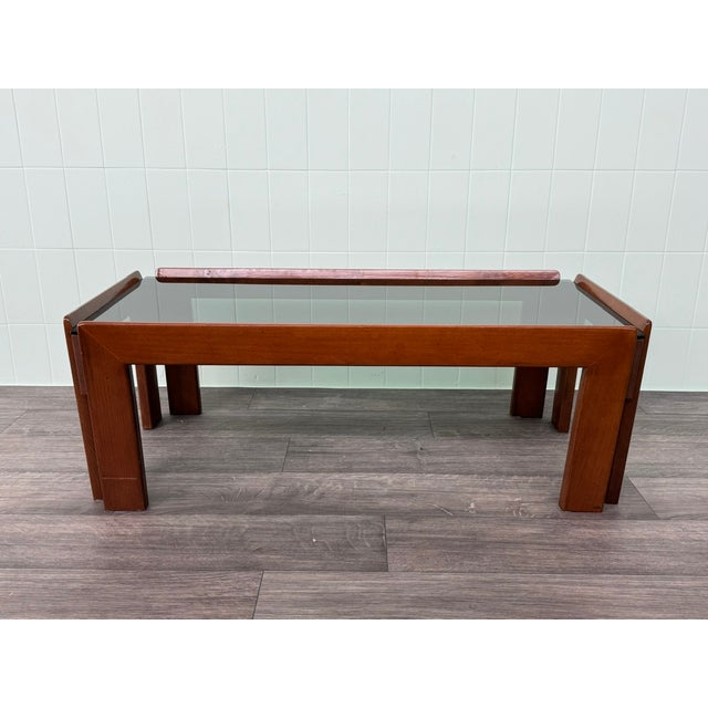 A 1970s coffee table, made in Italy and inspired by the style of Afra & Tobia Scarpa. Featuring simple yet sophisticated...