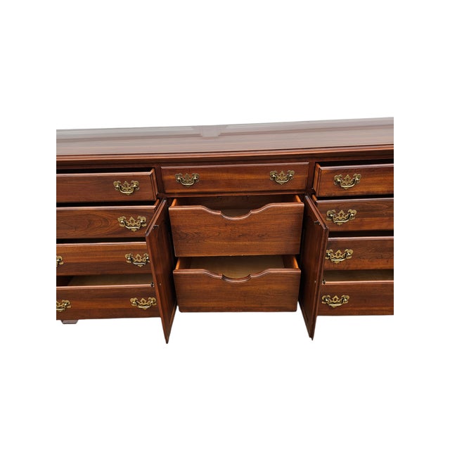1990s Ethan Allen Georgian Court Dresser Chest of Drawers Cherry Chippendale Sideboard For Sale - Image 9 of 17