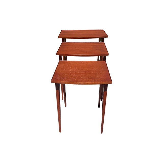 We have for your consideration a very gorgeous set of nesting tables. Table consists of 3 tables that slide into each...