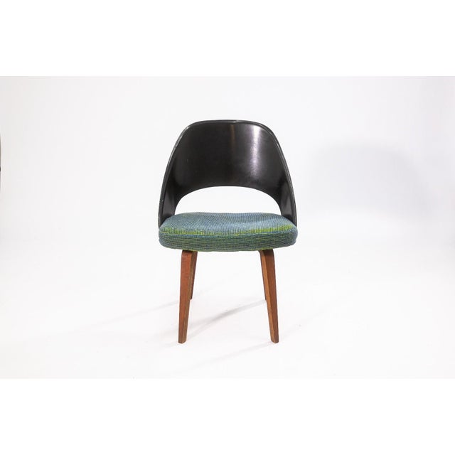 Model 72 side chair designed by Eero Saarinen for Knoll. Retains original Knoll Associates label beneath the seat. The...