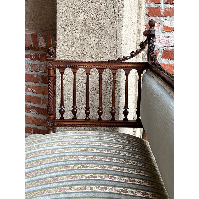 Antique English Chaise Lounge Bench Victorian Hall Seat Carved Walnut C1880 For Sale - Image 16 of 18