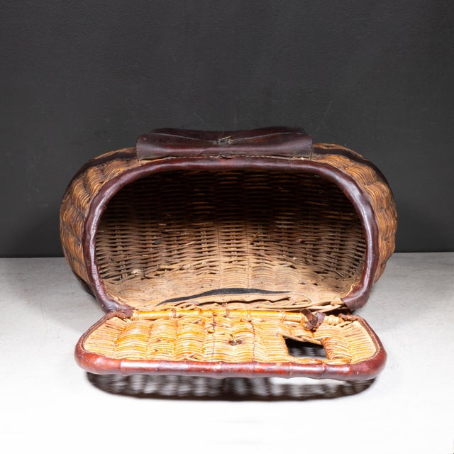 Vintage Wicker Hunting and Fishing Bag c.1940 For Sale In San Francisco - Image 6 of 8