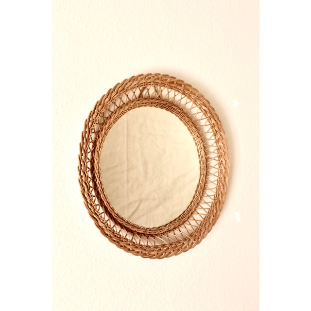 Mid-Century Modern French Round Rattan Mirror, 1950s, in Very Good conditions. Designed 1950 to 1959
