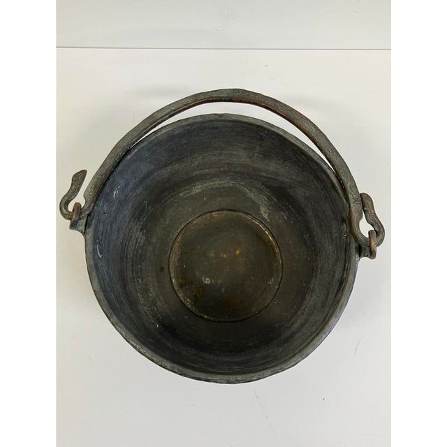 Late 19th Century Antique Cast Iron & Tin Lined Cooking Pot With Swing Handle – Early American Primitive For Sale - Image 5 of 9